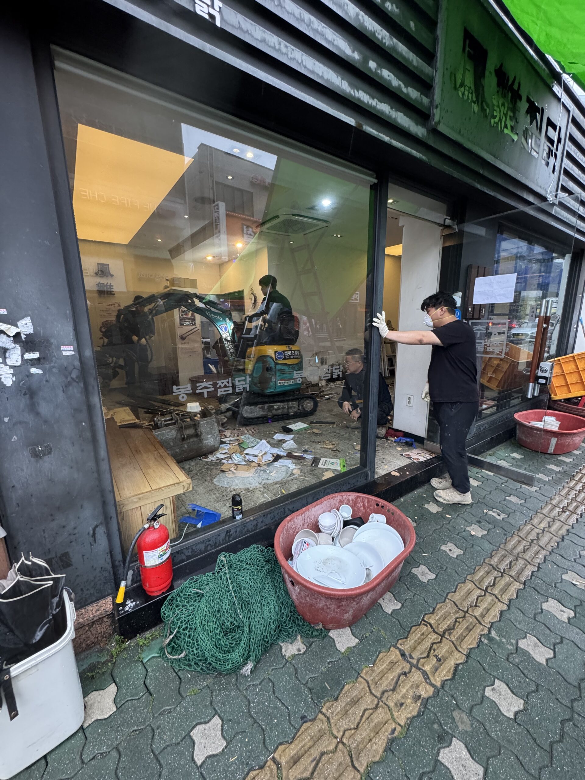 봉추찜닭 철거 현장